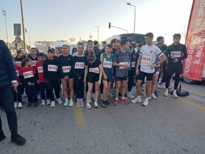 Denizli&rsquo;de Atat&uuml;rk Yol Koşusu &ccedil;ekişmeye sahne oldu
