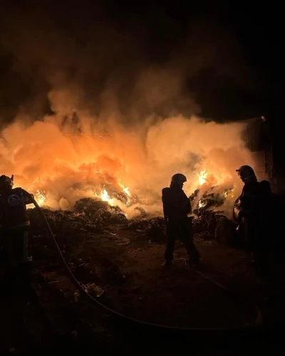 Denizli’de bir iş yeri alev alev yandı
