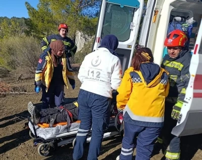 Denizli&rsquo;de kontrolden &ccedil;ıkan trakt&ouml;r devrildi; 1 yaralı
