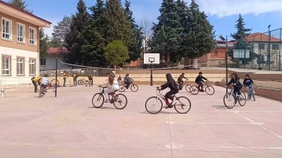 Denizli&rsquo;de k&ouml;y okullarında pedallar yeniden d&ouml;n&uuml;yor
