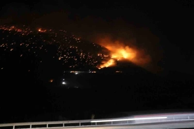 Denizli’de orman yangınına gece karadan müdahale sürüyor

