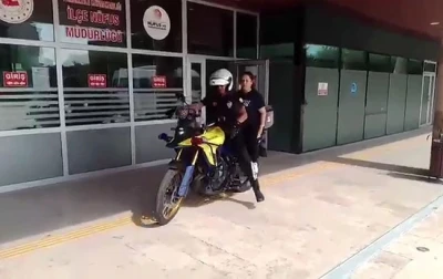 Denizli&rsquo;de polisler kimlik sorunu yaşayan &ouml;ğrencileri sınava son anda yetiştirdi

