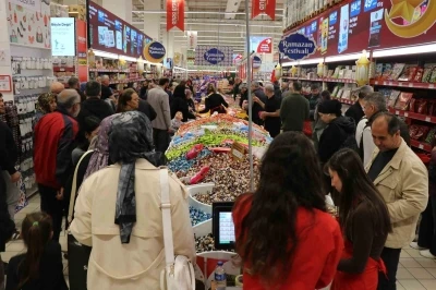Denizli&rsquo;de Ramazan Bayramı &ouml;ncesi indirim kampanyaları yoğun ilgi g&ouml;r&uuml;yor
