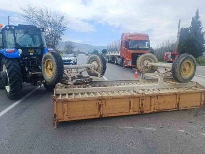 Denizli&rsquo;de trakt&ouml;r ile hafif ticari ara&ccedil; &ccedil;arpıştı
