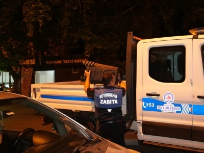 Denizli&rsquo;de zabıta ekiplerinden seyyar satıcı operasyonu
