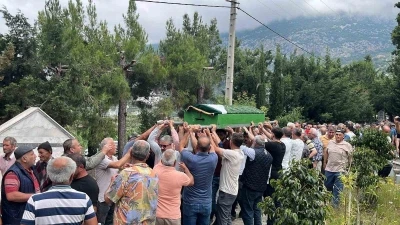 Denizli&rsquo;deki faciada hayatını kaybeden Hayriye Arıkan, Alanya&rsquo;da son yolculuğuna uğurlandı
