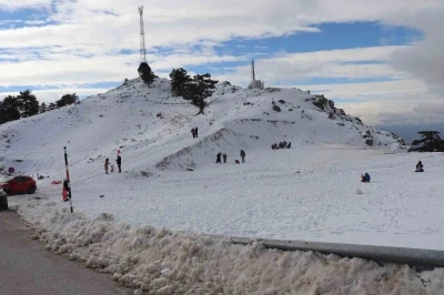 Denizli Nikfer Kayak Merkezi&rsquo;nde yoğunluk erken başladı
