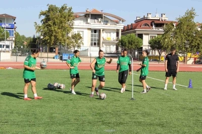 Denizli’nin kızları yeni sezona Süper Lig hedefiyle hazırlanıyor
