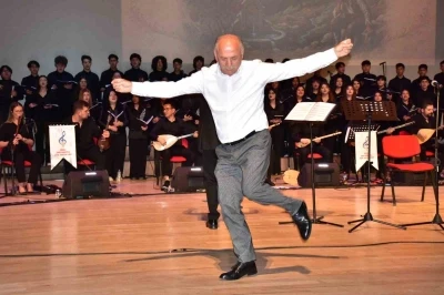 Denizli&rsquo;nin unutulan t&uuml;rk&uuml;leri 150 &ouml;ğrencinin emeğiyle sahneye taşındı
