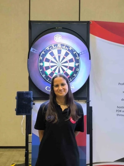 Denizlili Ayşegül Dart Dünya Şampiyonu oldu
