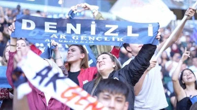 Denizlili gen&ccedil;ler &lsquo;Bir Gen&ccedil;lik Ş&ouml;leni&rsquo;ne damga vurdu
