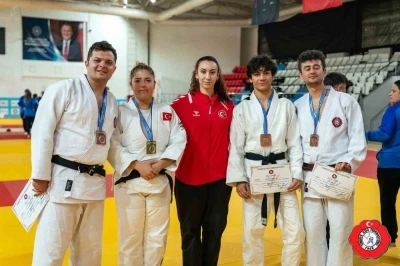 Denizlili judoculardan T&uuml;rkiye şampiyonluğu
