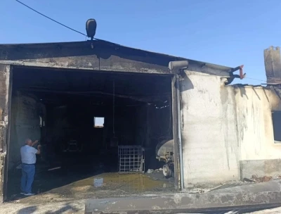 Depoda çıkan yangında 2 traktör, ev ve gübreler yandı
