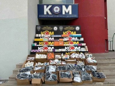 Depoya çevrilmiş gizli bölmede 31 bin 98 ilaç, bin 538 tıbbı malzeme ele geçirildi: 2 gözaltı
