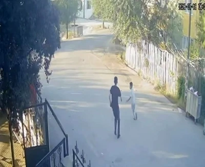 Deprem anında &ccedil;ocukların panik dolu ka&ccedil;ışı kamerada
