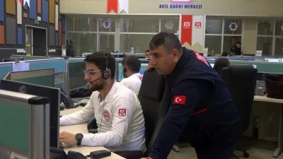 Deprem anında telefonu bırakmadılar: 112 &ccedil;alışanları o geceyi anlattı
