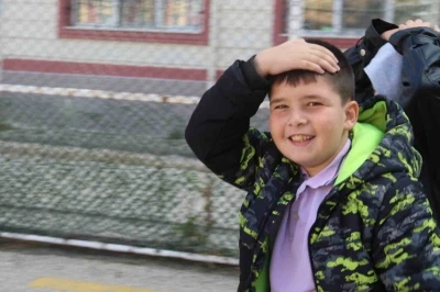 Deprem anında yapılması gerekenler öğrencilere uygulamalı olarak gösterildi
