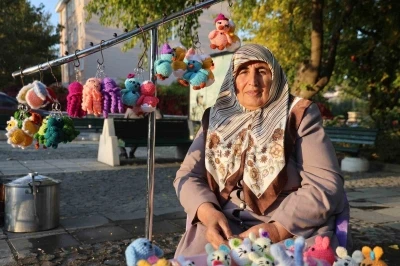 Deprem korkusu ve kanser hastalığını, amigurumi yaparak unutmaya çalışıyor
