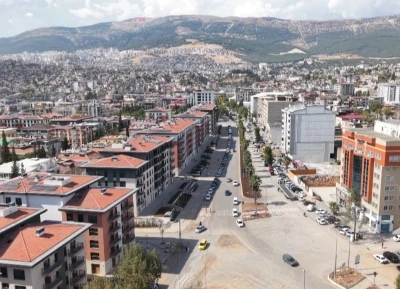 Deprem öncesi ve sonrası bir şehrin değişimi: Yıkılan yapıların yerine yeni projeler yükseliyor
