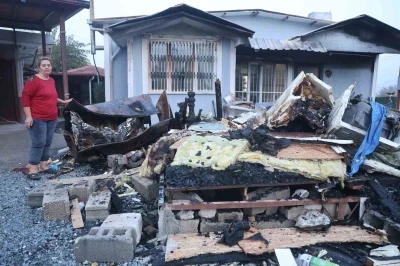 Deprem sonrası inşa ettikleri evlerinde alevler içinde kalan aile korku dolu anlar yaşadı
