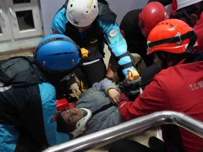 Deprem tatbikatı ger&ccedil;eği aratmadı
