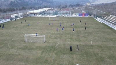 Depremde 14 sporcusunu kaybeden takım 2. Lig'de şampiyonluğa koşuyor