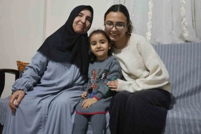 Depremde 3 evladını kaybeden acılı anne, &ccedil;ocuklarının kendine emaneti olan torunlarıyla hayata tutundu
