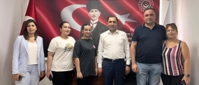 Depremde anne ve babalarını kaybeden yeğenlerine kucak açtılar
