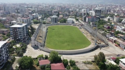 Depremde hasar alan 7 Ocak Stadyumu, yeniden y&uuml;kseliyor
