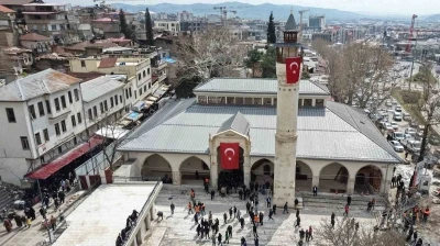 Depremde hasar g&ouml;ren 583 yıllık Ulu Cami yeniden ibadete a&ccedil;ıldı
