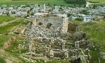 Depremde hasar g&ouml;ren tarihi i&ccedil; kale camii restorasyon bekliyor
