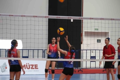 Depremde hayatını kaybeden Eskişehirli voleybolcunun ismi sezona verildi

