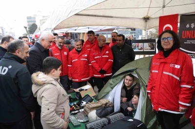 Depremde hayatını kaybedenler Muş&rsquo;ta dualarla anıldı
