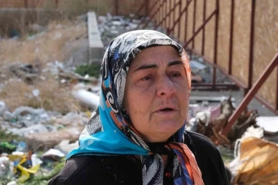 Depremde kızını, damadını ve torunlarını kaybeden yaşlı kadının acısı dinmiyor
