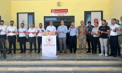 Depremde yıkılan Araban Merkez Camii, yeniden inşa edilerek ibadete açıldı
