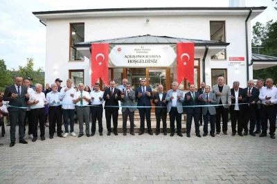 Depremde yıkılan caminin yerine yenisi yapıldı
