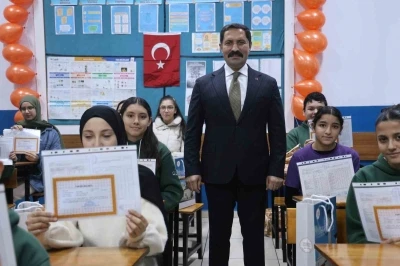 Depremin ardından 224 yeni okulun inşa edildiği Hatay&rsquo;da 374 bin &ouml;ğrenci karne heyecanı yaşadı
