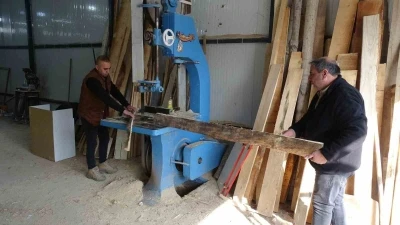 Depremin ayırdığı C&ouml;mert ailesi hayata tutunmaya &ccedil;alışıyor
