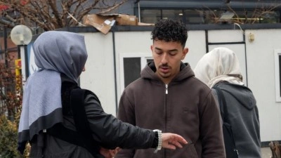 Depremin merkezinde 04.17&rsquo;ye ayarlanan saatler acıyı yeniden hatırlattı