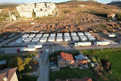 Depremin yaralarını sarmaya çalışan Sındırgı’ya konteyner kent
