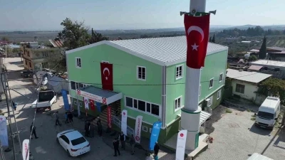 Depremin yıktığı kentte inşası tamamlanan 108’inci cami ibadete açıldı
