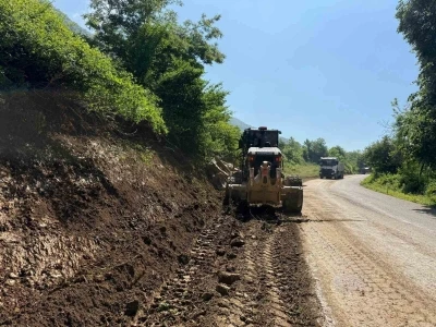 Derdin K&ouml;y&uuml;&rsquo;nde beton kanal &ccedil;alışması
