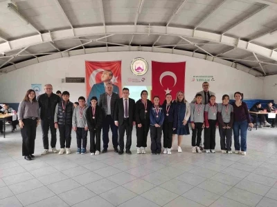 Dereceye giren &ouml;ğrenciler &ouml;d&uuml;llerine kavuştu
