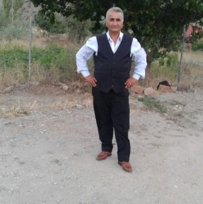 Dereye devrilen trakt&ouml;r s&uuml;r&uuml;c&uuml;s&uuml; hayatını kaybetti
