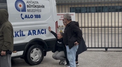 Dereye düşen araçtaki kadının cenazesi teslim alınırken &quot;Gitme&quot; feryadı yürekleri dağladı
