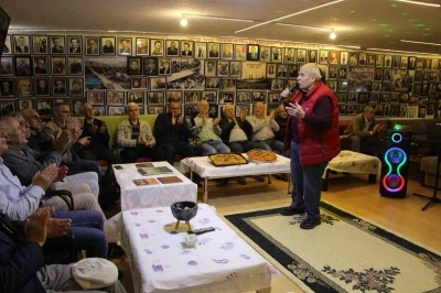 Derneğin duvarlarını kaplayan ilgin&ccedil; koleksiyon: Vefat eden 750 kişinin hatıra fotoğrafı var
