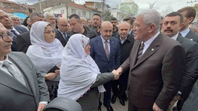 Dervişoğlu, İYİ Parti kurucusu Korkmaz&rsquo;ın baş&ouml;rt&uuml;s&uuml; i&ccedil;in hakaret ettiği Mihalgazi Belediye Başkanı&rsquo;nı ziyaret etti
