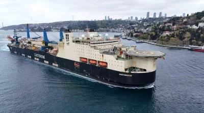 Dev boru d&ouml;şeme gemisi Castorone Boğaz&rsquo;dan ge&ccedil;ti
