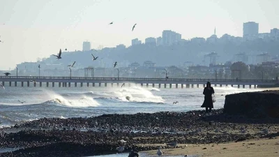 Dev dalgaların ardından Samsun sahilinde taşlı manzara
