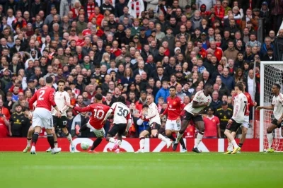 Dev ma&ccedil;ta Manchester United, evinde Liverpool&rsquo;u yendi
